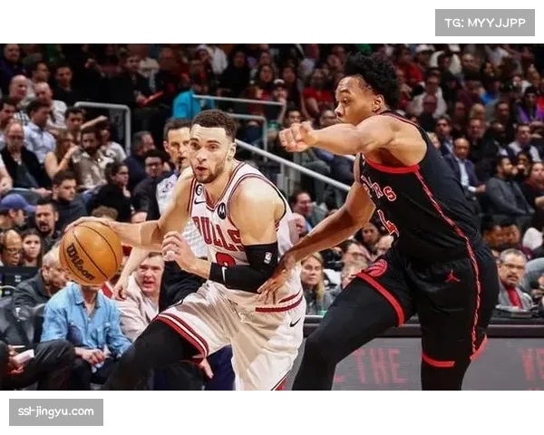 场边花絮：猛龙新秀在罚球时，客场球迷使用干扰设备被现场安保制止